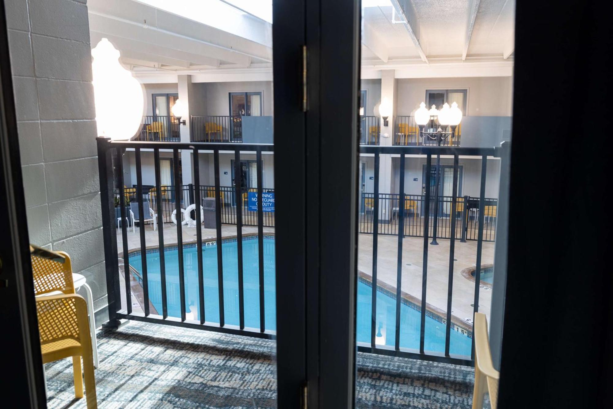 Doubletree By Hilton Austin, Mn Hotel Exterior photo