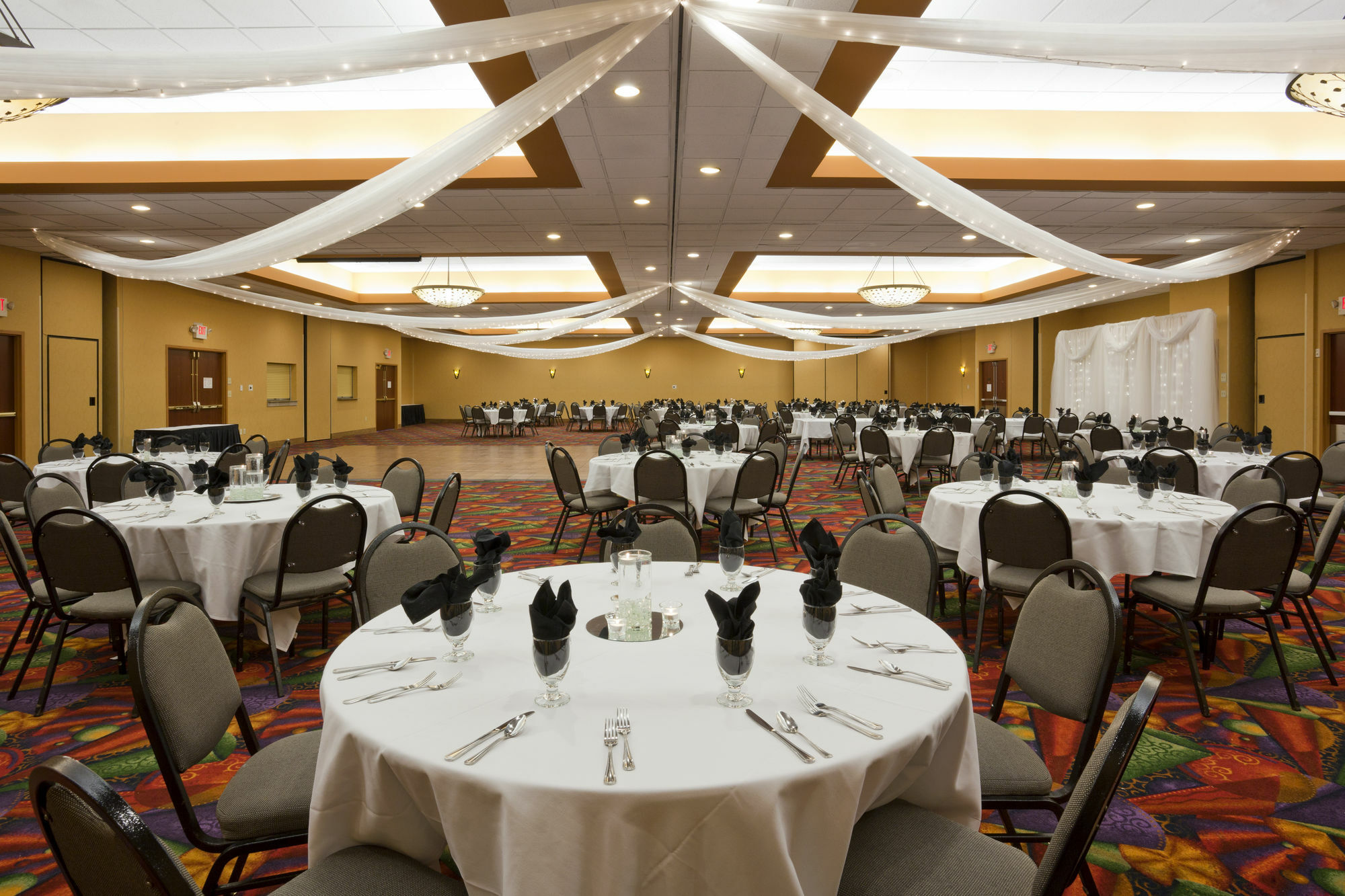 Doubletree By Hilton Austin, Mn Hotel Exterior photo